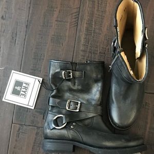 5.5 Frye NWT Veronica Criss Cross